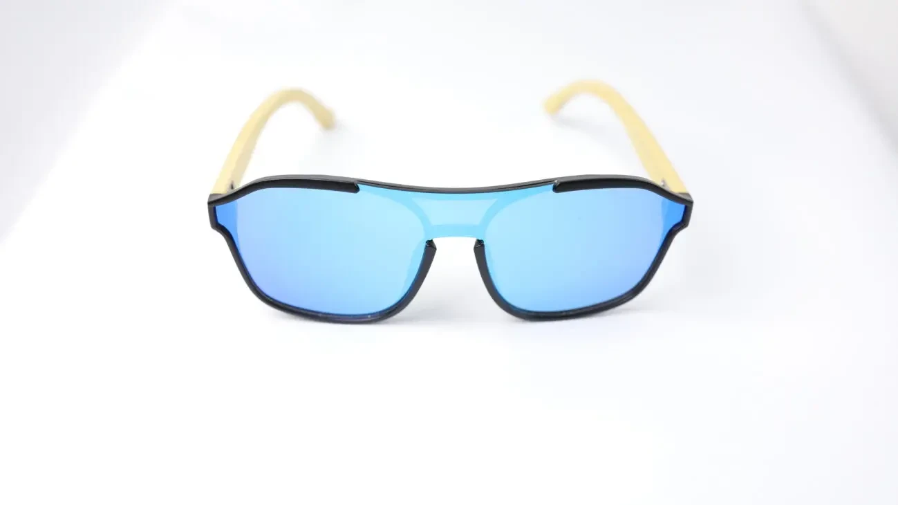 Стильні спортивні сонцезахисні окуляри з синіми дзеркальними
