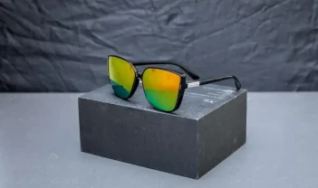 Градієнтні сонцезахисні окуляри в ретростилі