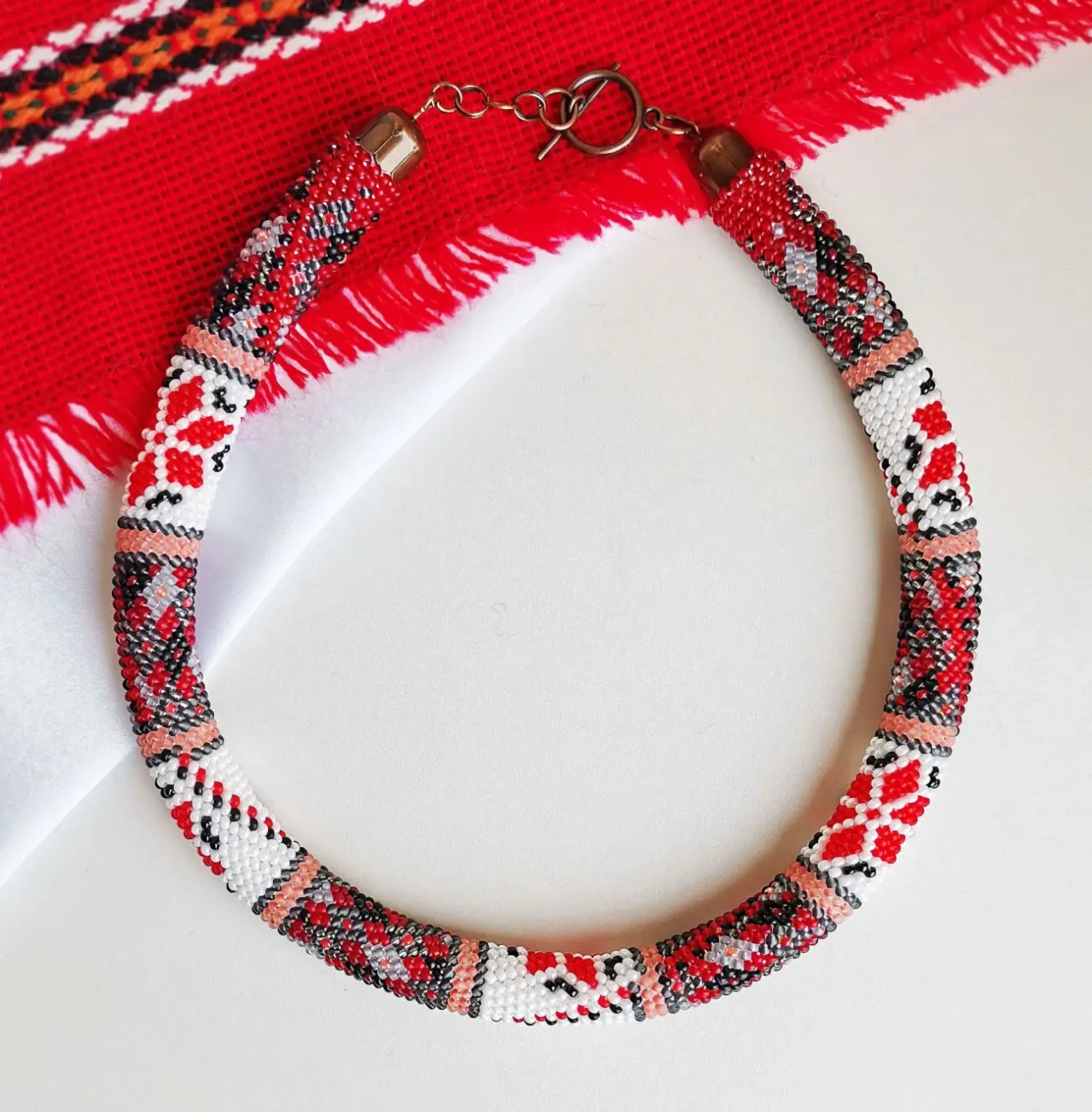 Прикраса із бісеру кольє-джгут Зірка надії