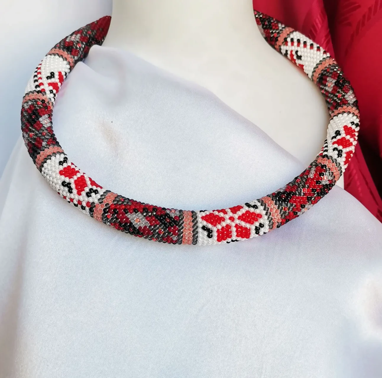 Прикраса із бісеру кольє-джгут Зірка надії 6