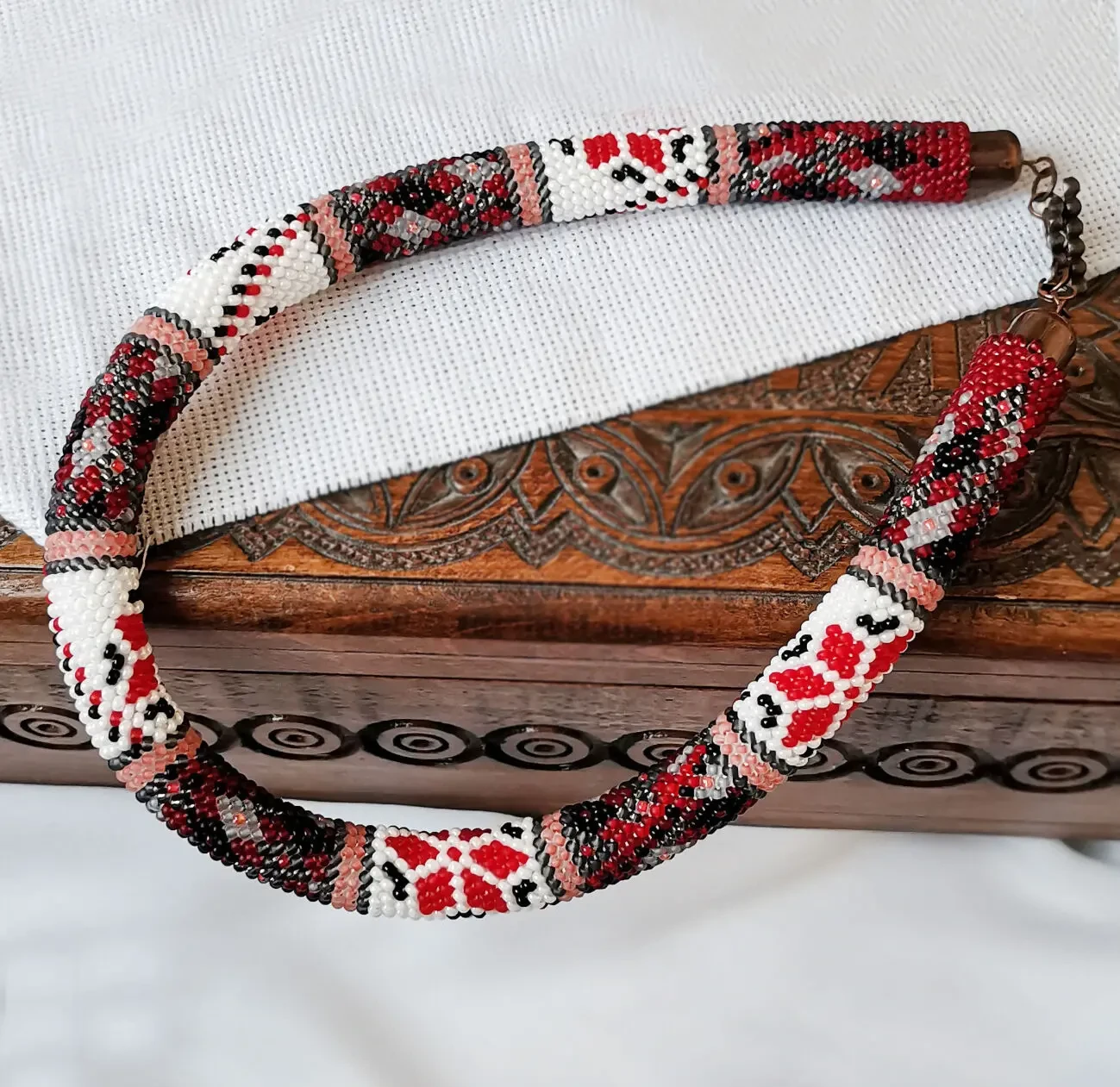 Прикраса із бісеру кольє-джгут Зірка надії 5