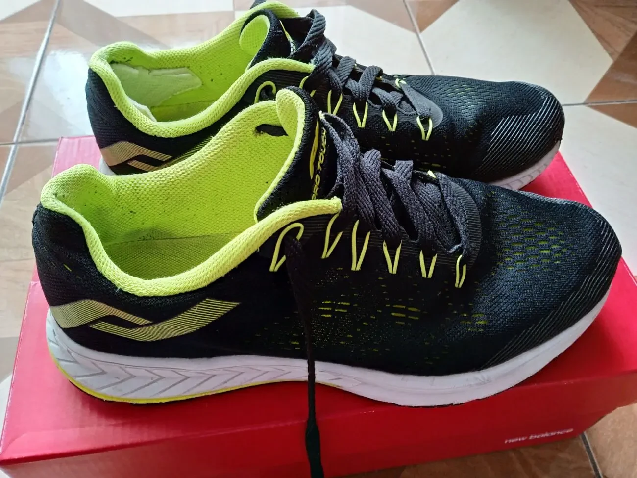 Кросівки демісезонні для спорту та тренувань Pro Touch 42 розмір