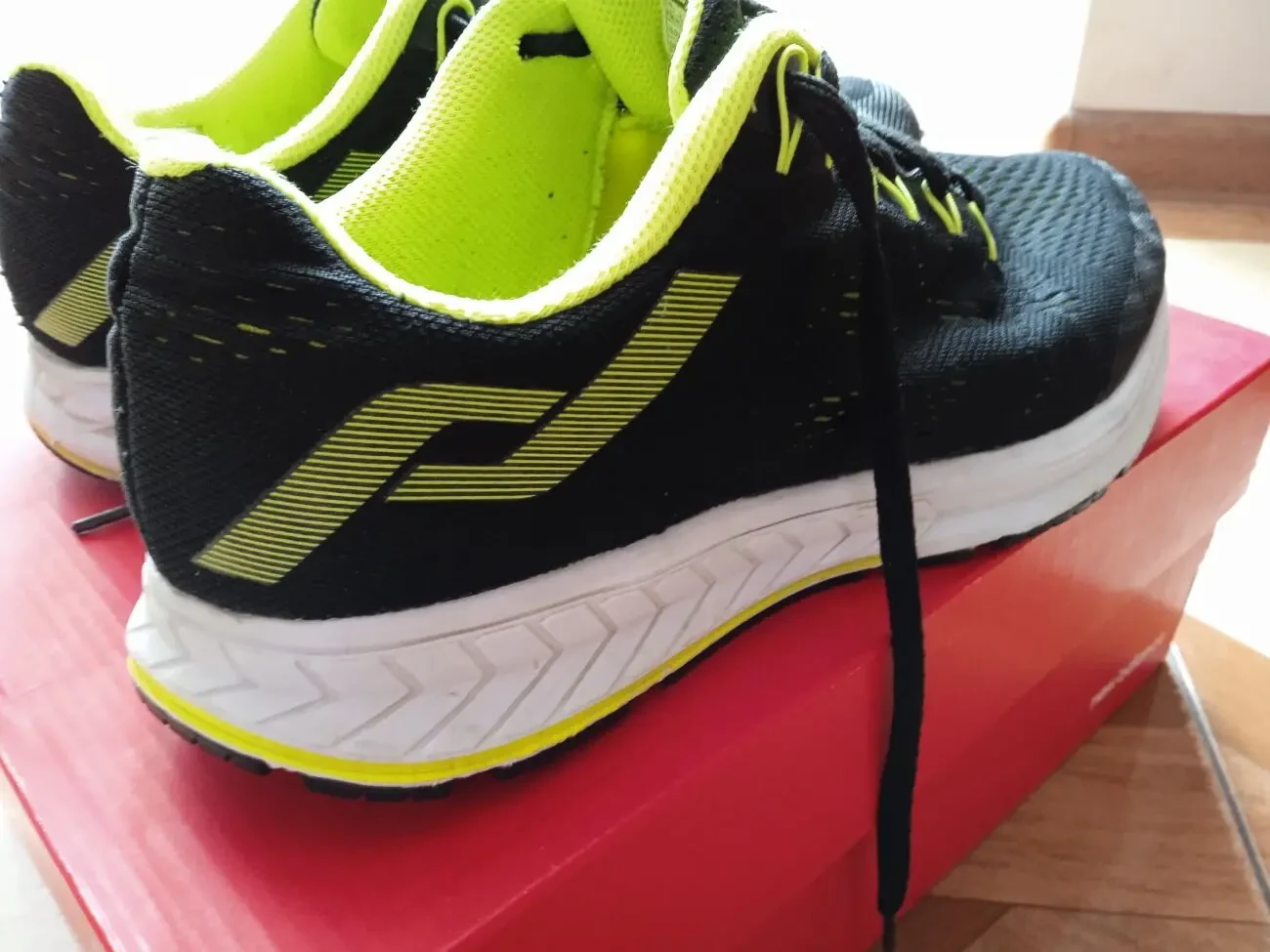 Кросівки демісезонні для спорту та тренувань Pro Touch 42 розмір 5