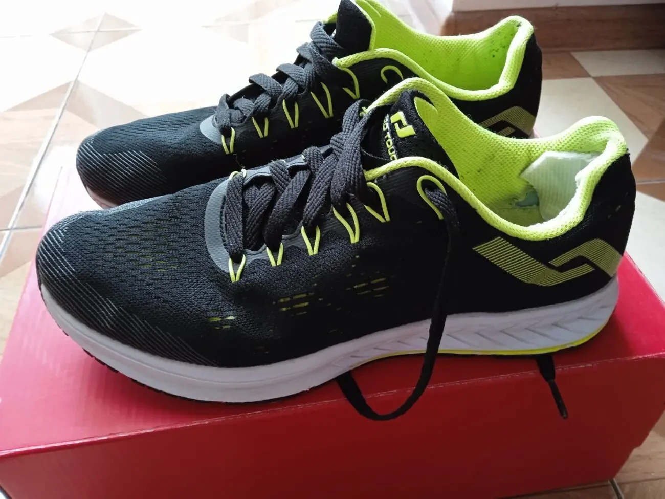 Кросівки демісезонні для спорту та тренувань Pro Touch 42 розмір 2