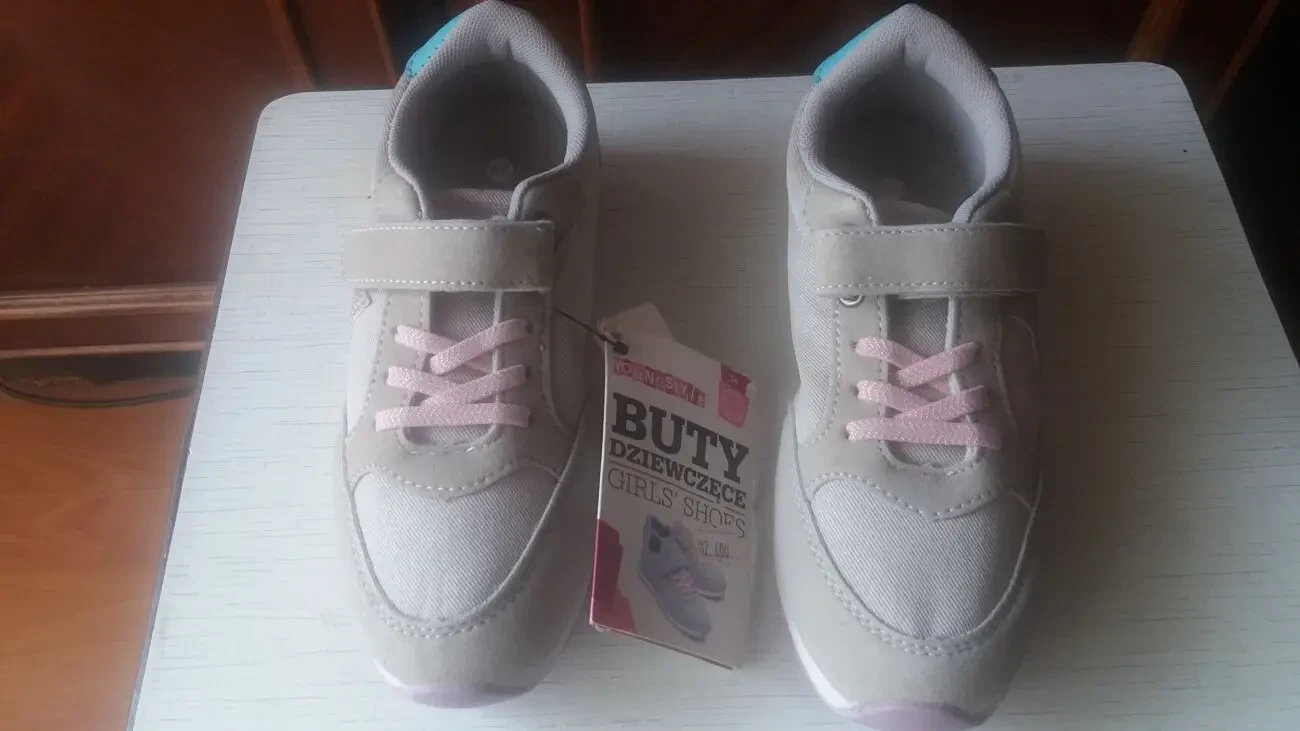 Кроссовки на девочку, польские. 2