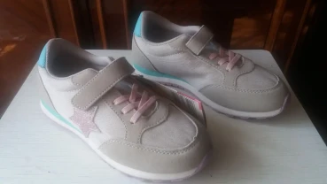Кроссовки на девочку, польские.