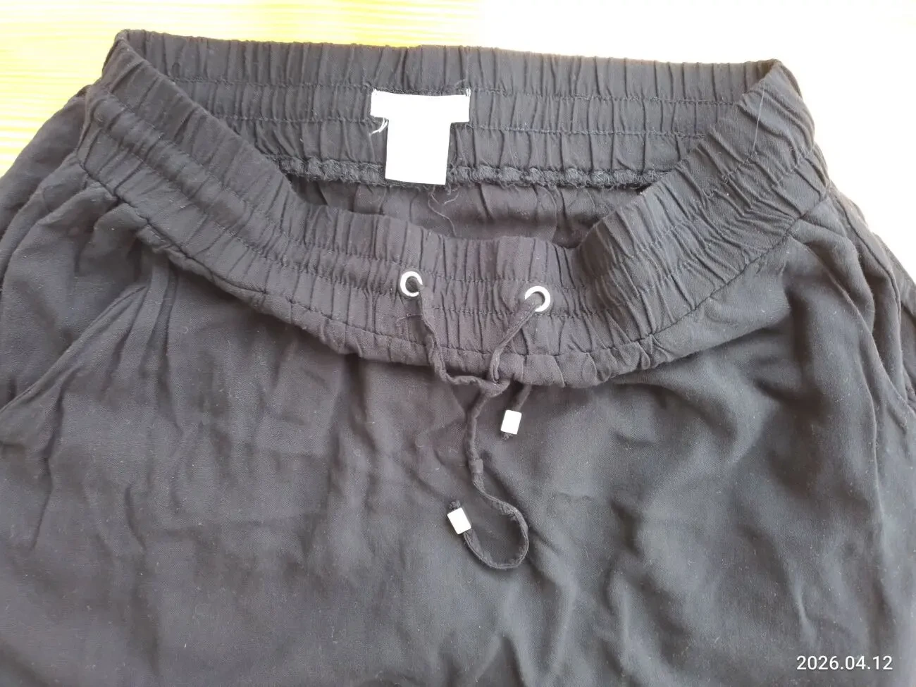 Юбка иксС 8 черная, в обтяжку, до колен, карманы, резинка, карманы 2