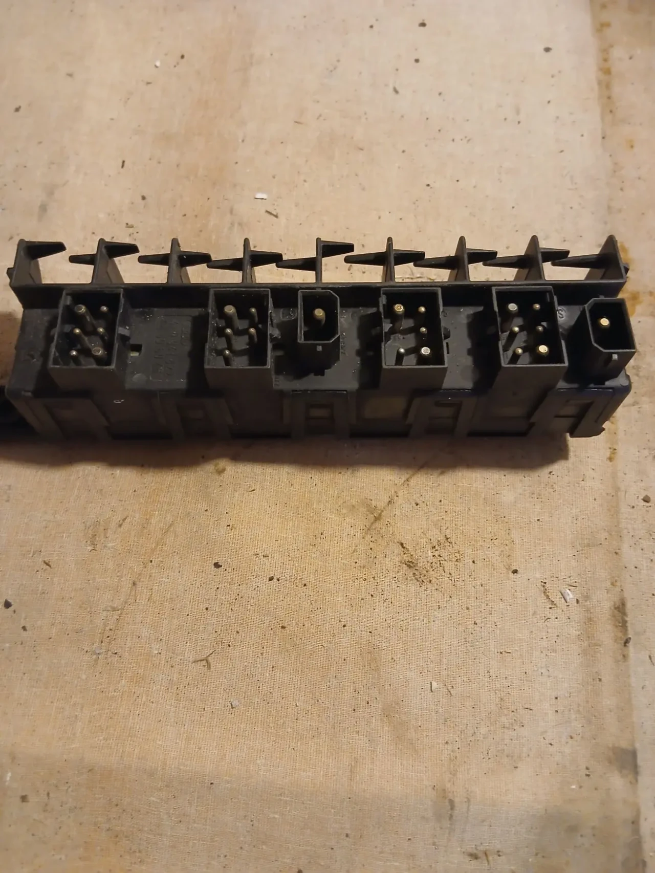 Блок запобіжників Монтажний блок Audi 100с4 2