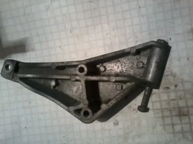 Кронштейн кріплення гур до двигуна audi 100 c4 2