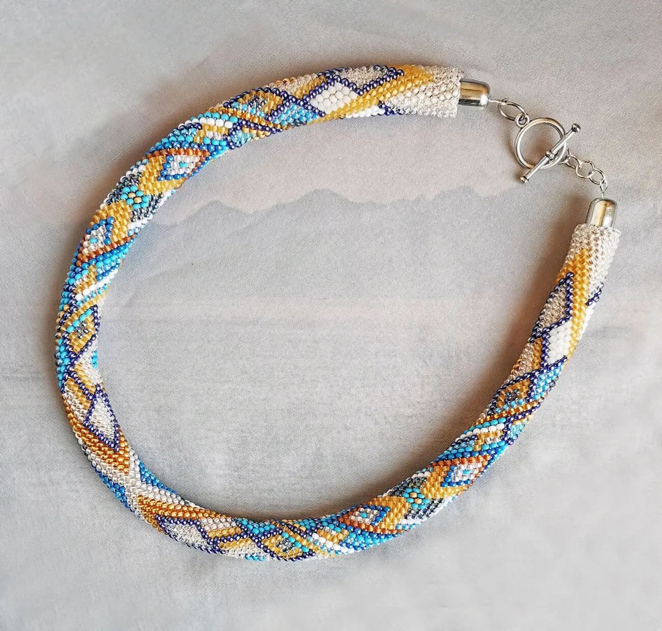 Прикраса із бісеру кольє-джгут Лазурне сяйво 9