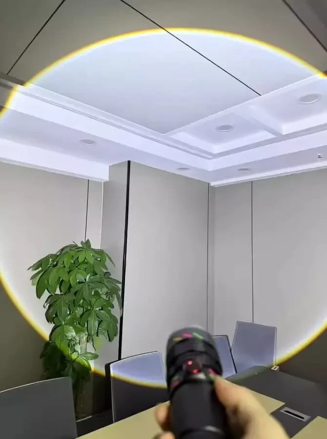 Мощный светодиодный лазерный фонарь. Світлодіодний лазерний ліхтар. 3