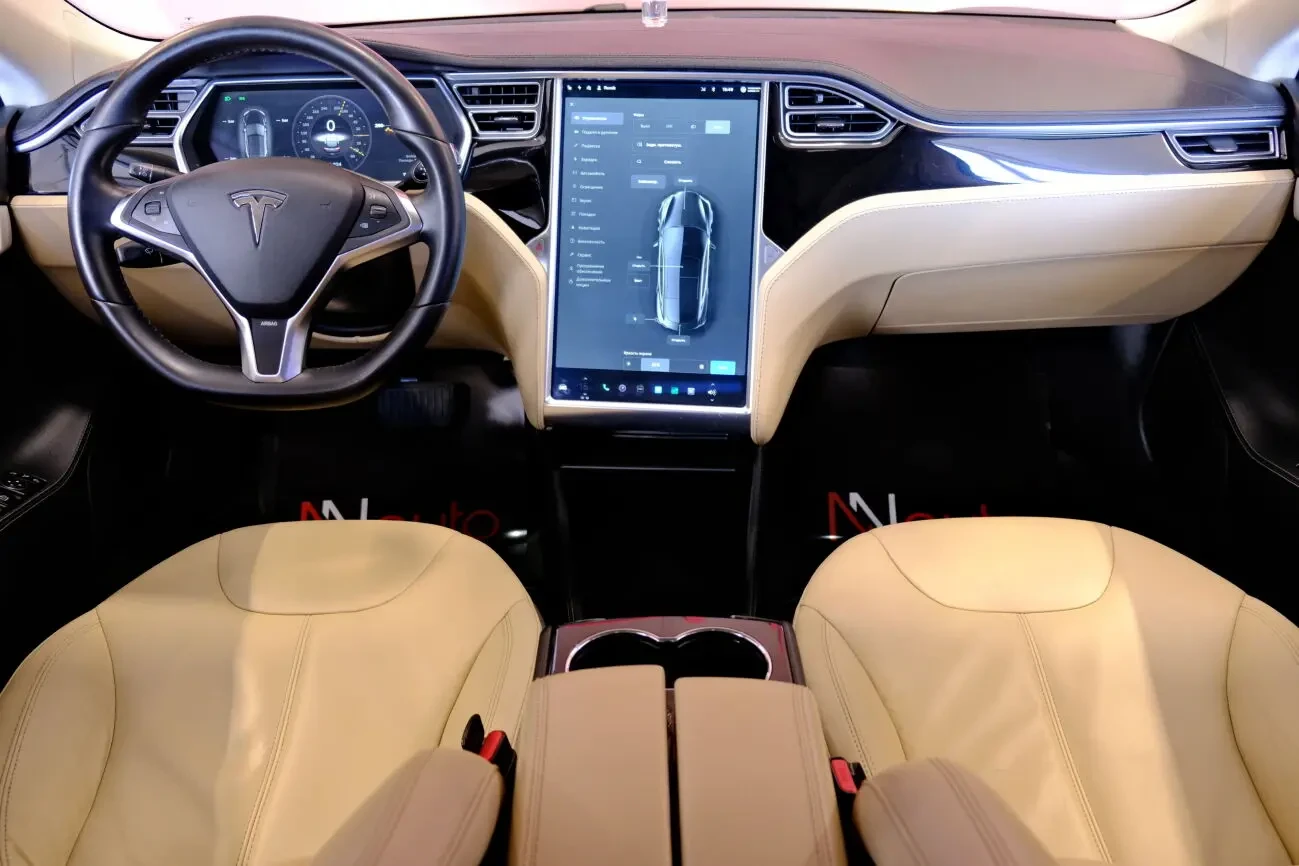 Tesla Model S P85 8