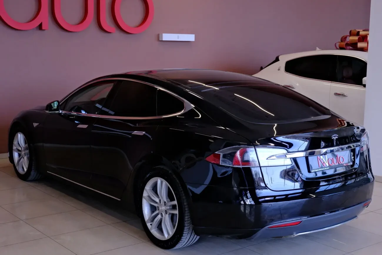 Tesla Model S P85 5