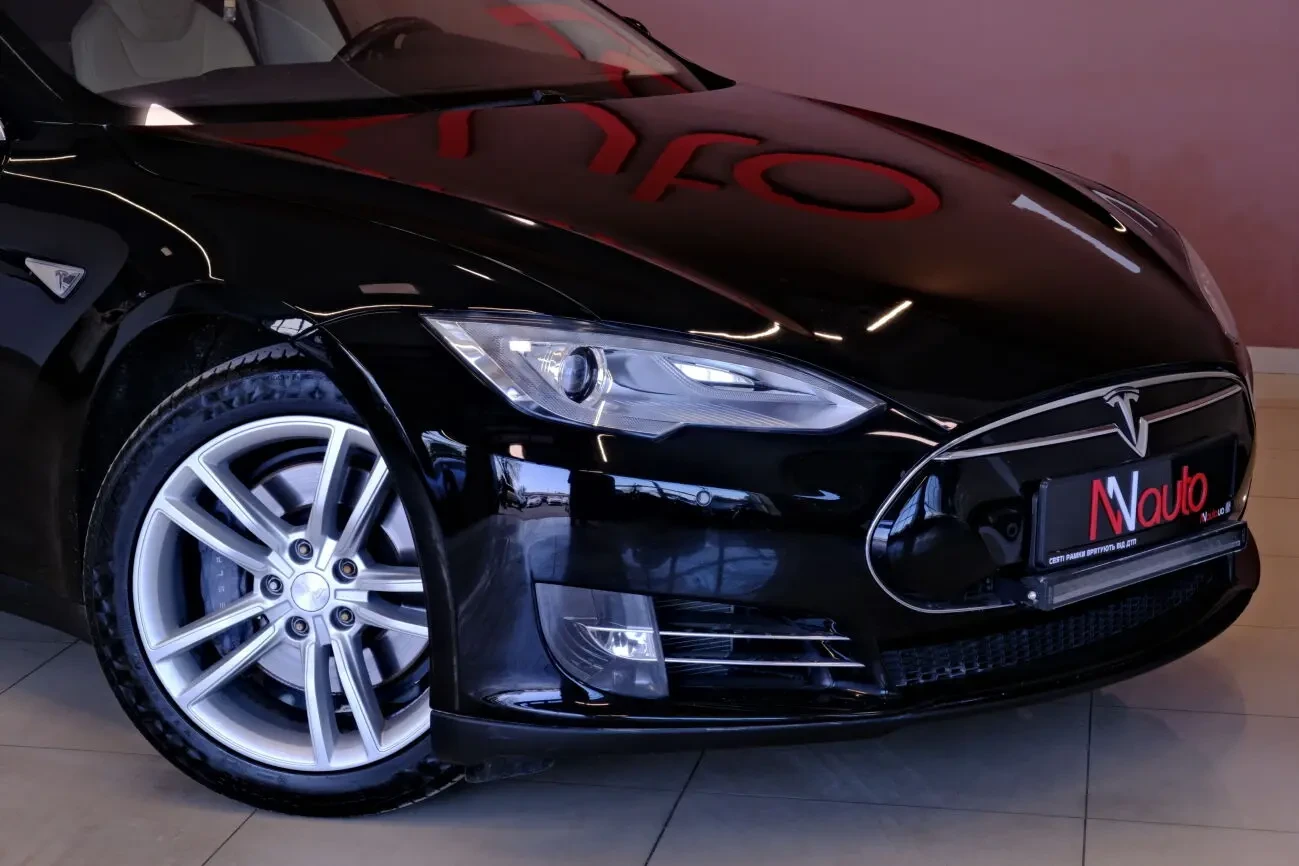 Tesla Model S P85 3