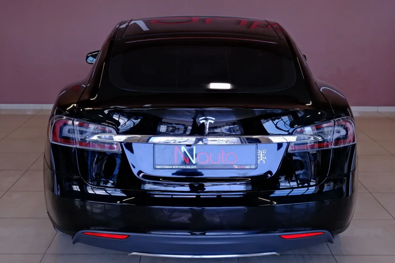 Tesla Model S P85 6