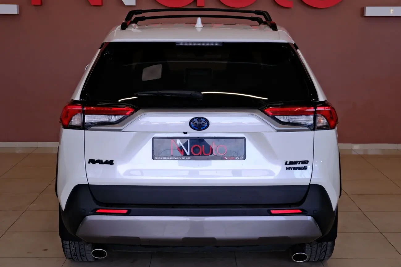 Toyota RAV4 Hybrid AWD 6