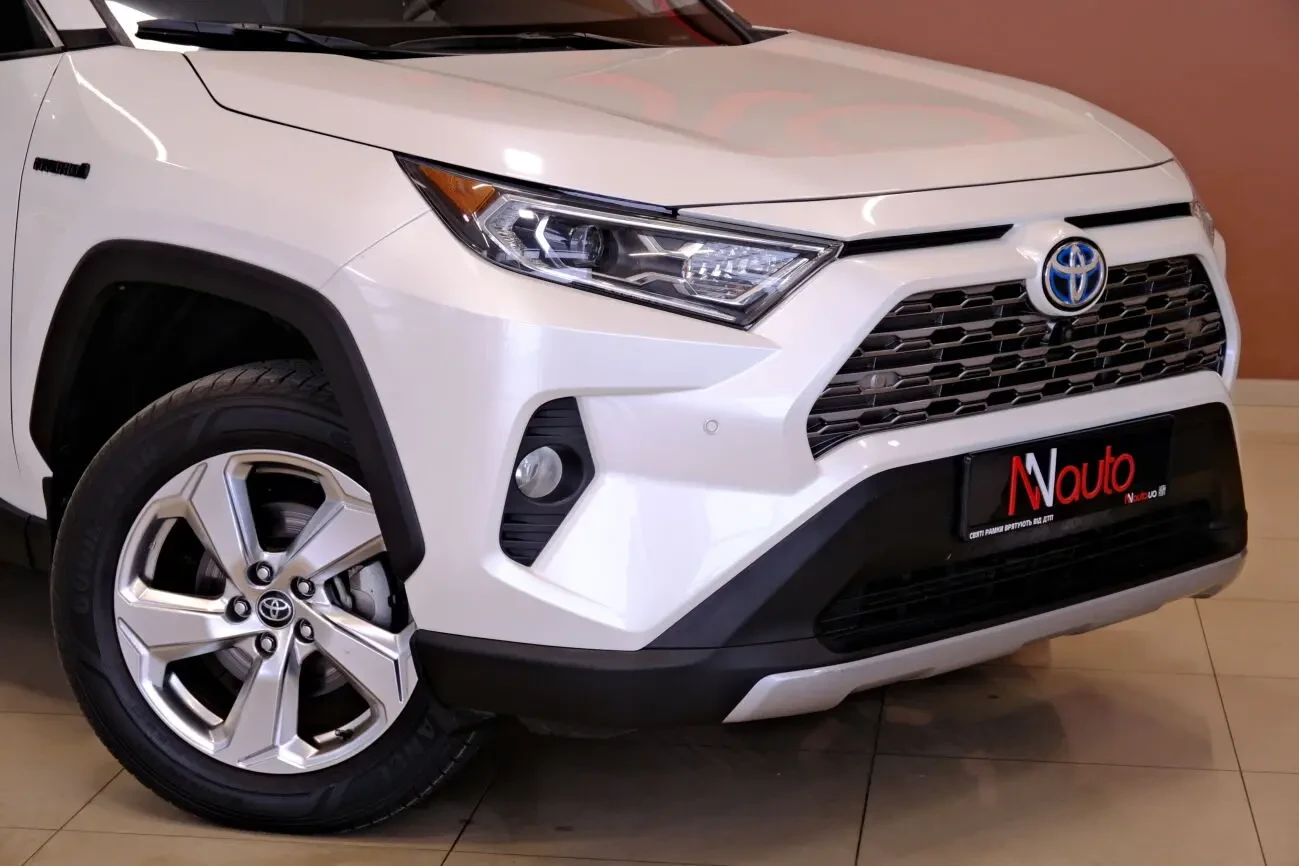 Toyota RAV4 Hybrid AWD 3