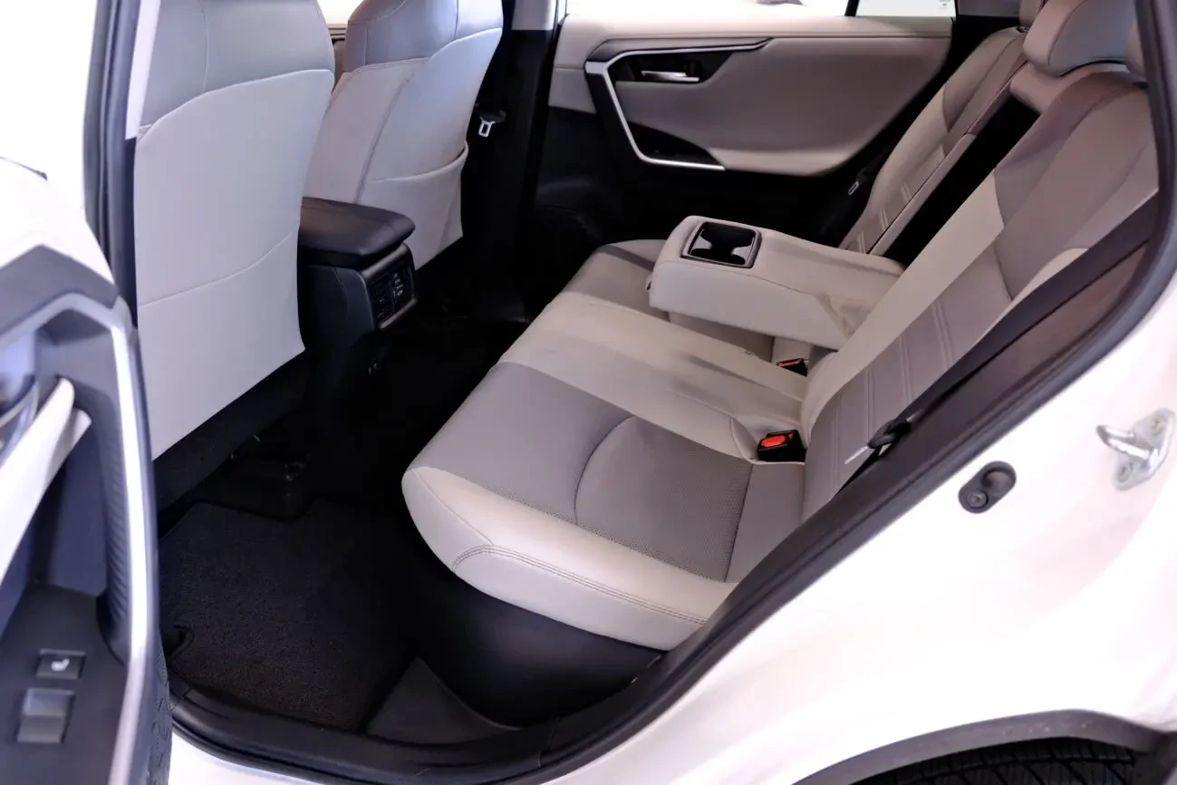 Toyota RAV4 Hybrid AWD 9