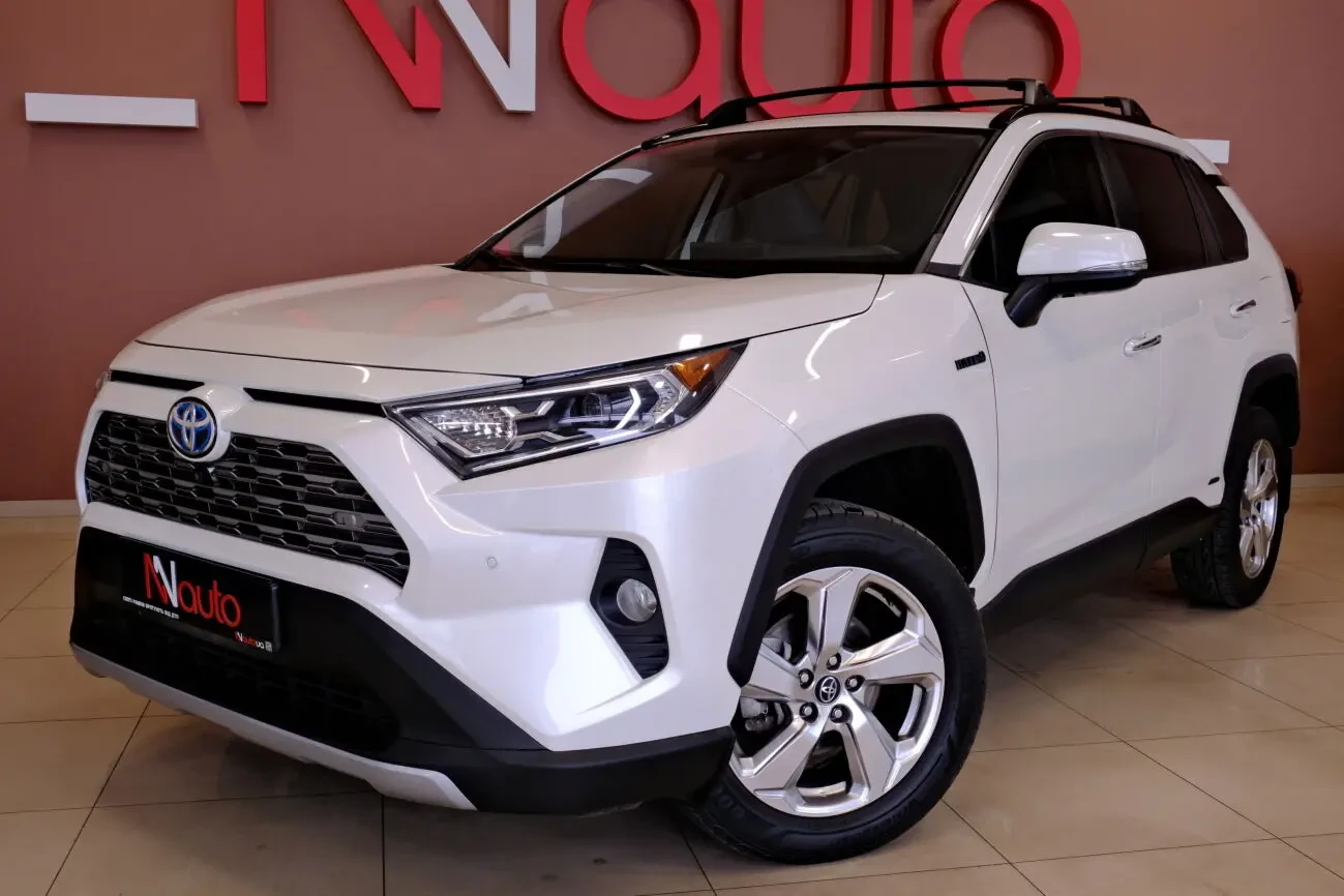 Toyota RAV4 Hybrid AWD 2