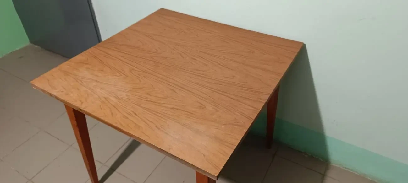 Дерев'яний стіл зі з'ємними ножками 2