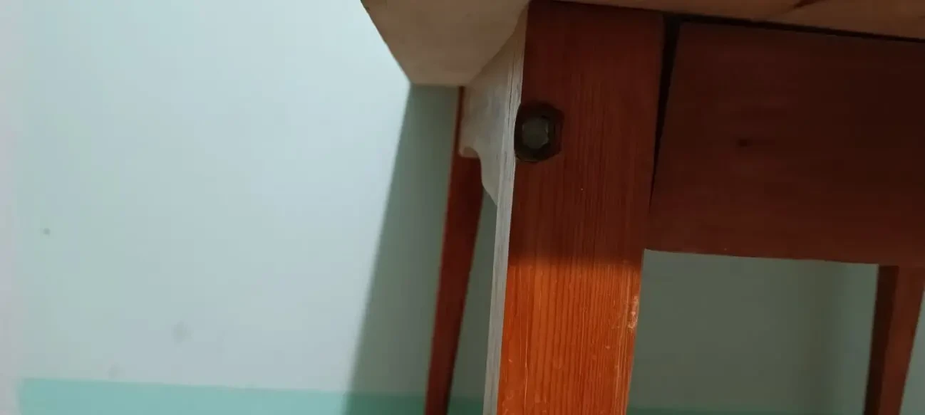 Дерев'яний стіл зі з'ємними ножками 3