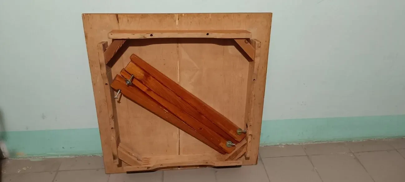 Дерев'яний стіл зі з'ємними ножками 5