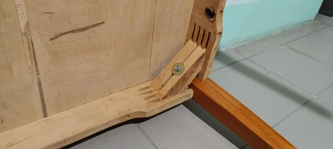 Дерев'яний стіл зі з'ємними ножками 4