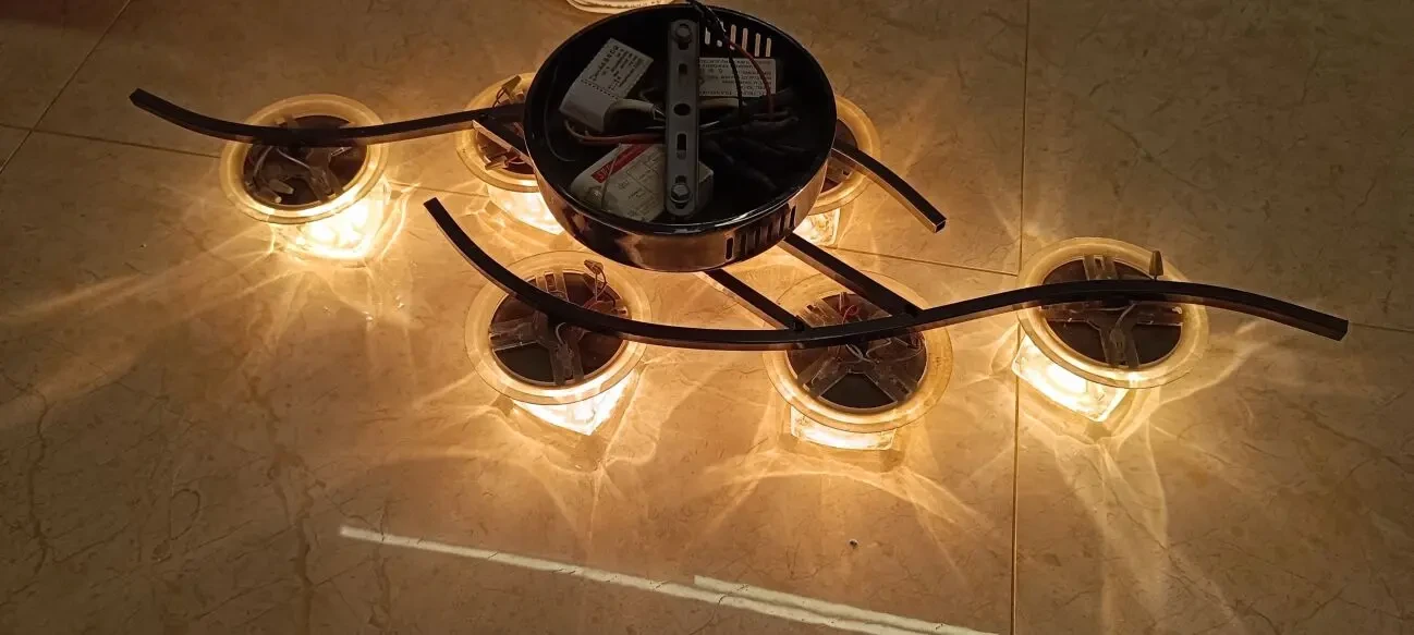 Люстра з галогеновими лампами 3