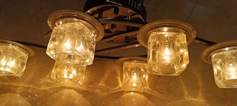 Люстра з галогеновими лампами