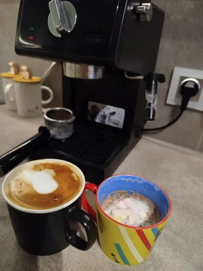 Продам кавомашину Delonghi 2