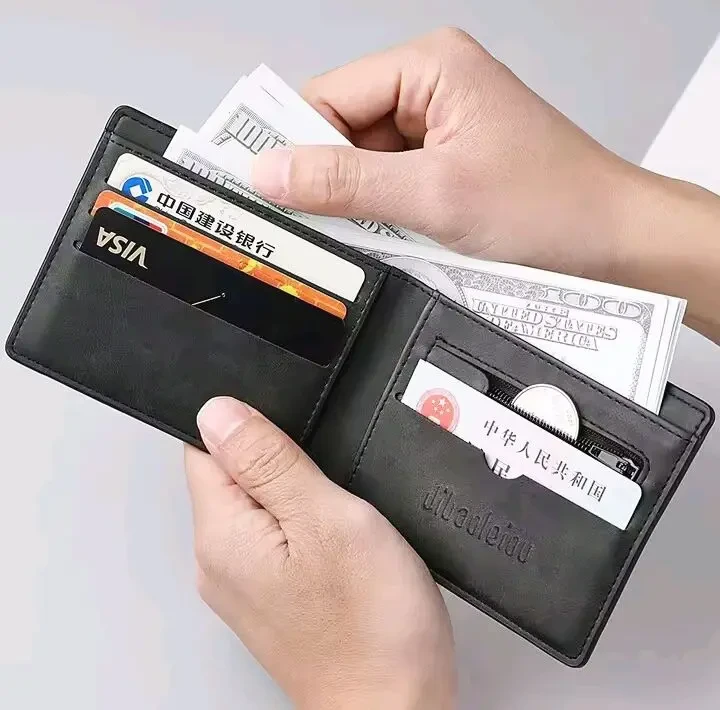 Якісний гаманець із екошкіри чорного кольору для карт, готівки 4