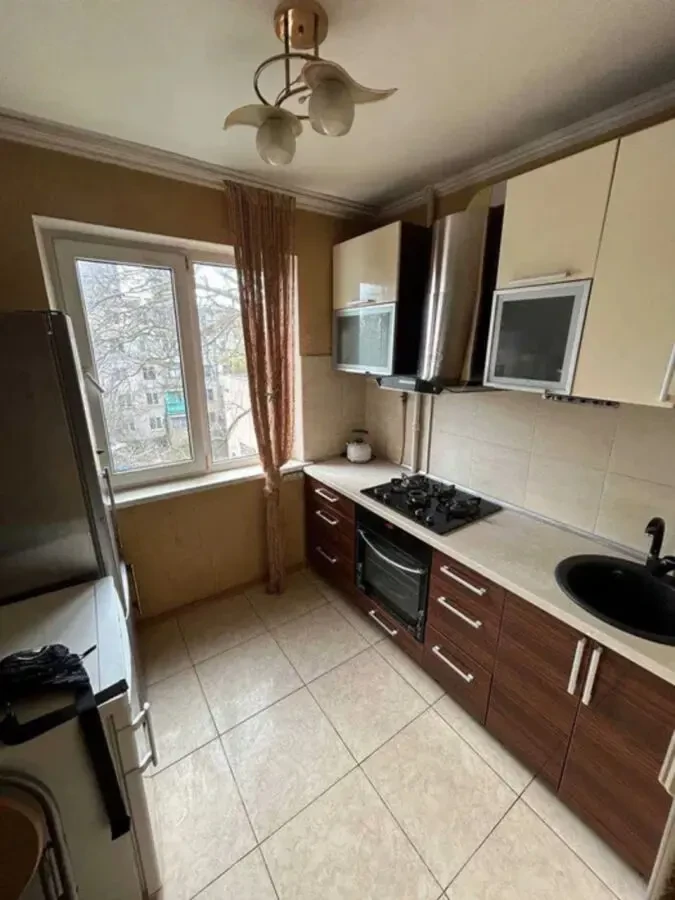 Черемушки 3 комнатная капитальный ремонт 4 этаж ЮЗМ 2