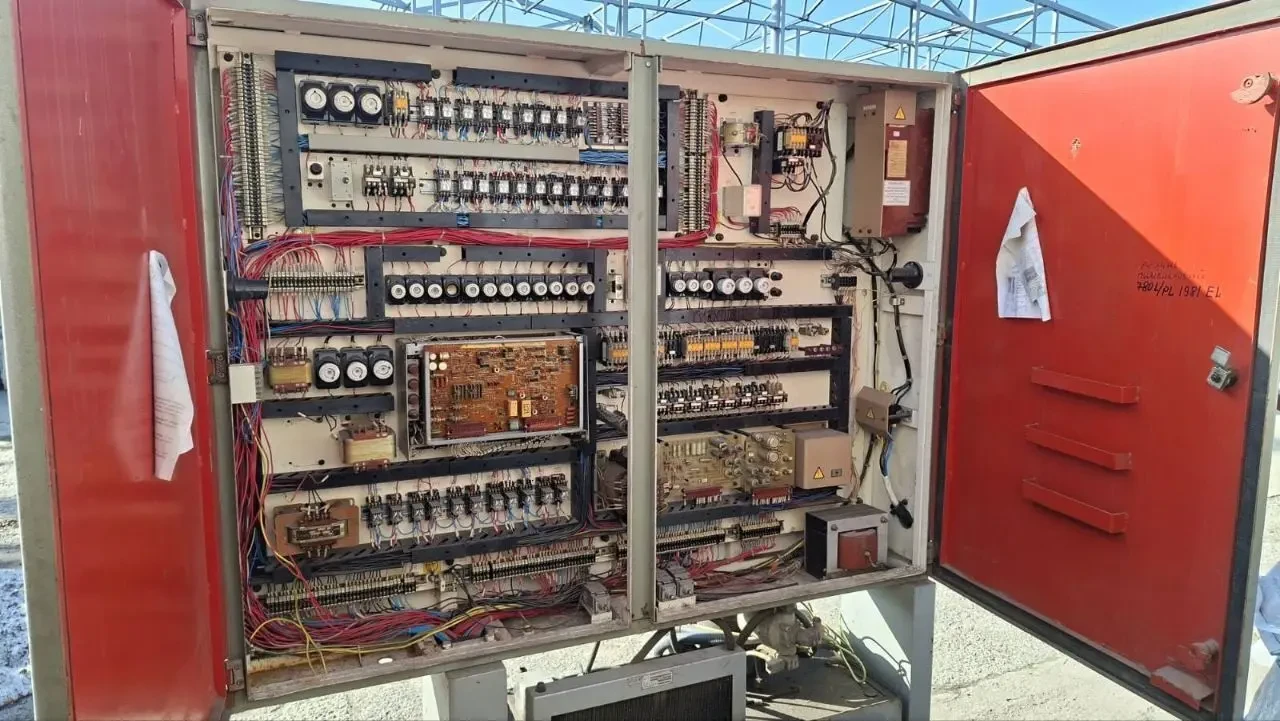 Безцентрошліфувальний верстат 3е183в 8