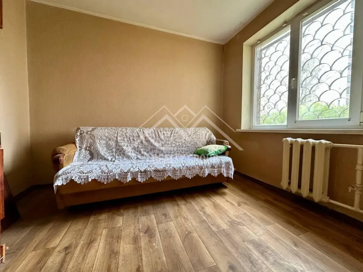 Продаж 3-кімнатної квартири на Вечірньому 4