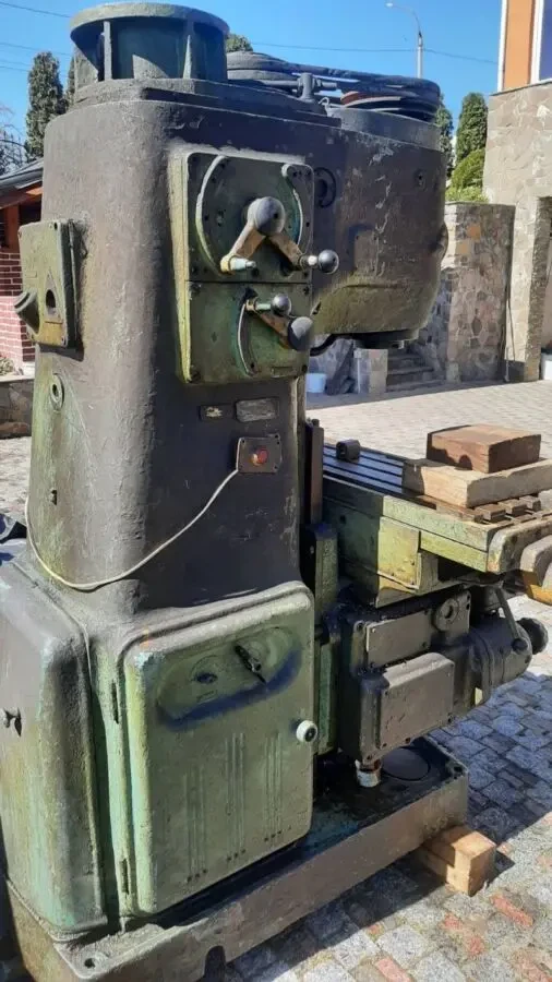 Фрезерний верстат  модель 6в11 2