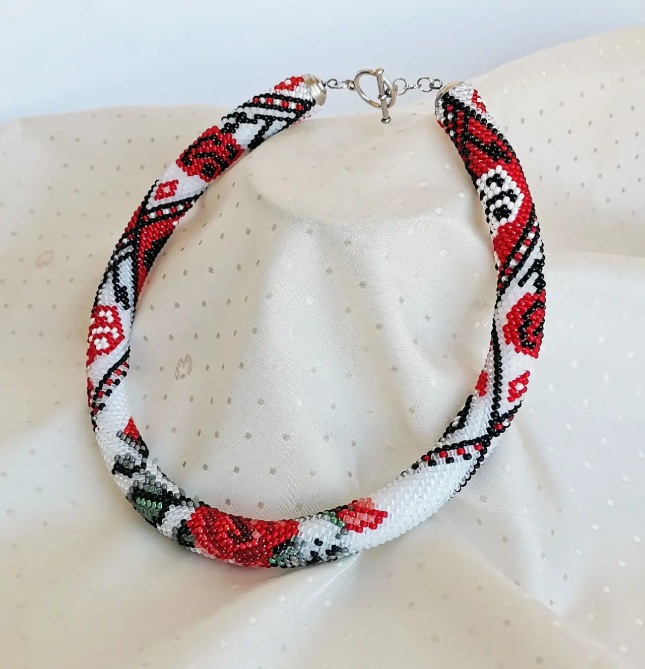 Прикраса із бісеру кольє-джгут Троянда фортуни 10