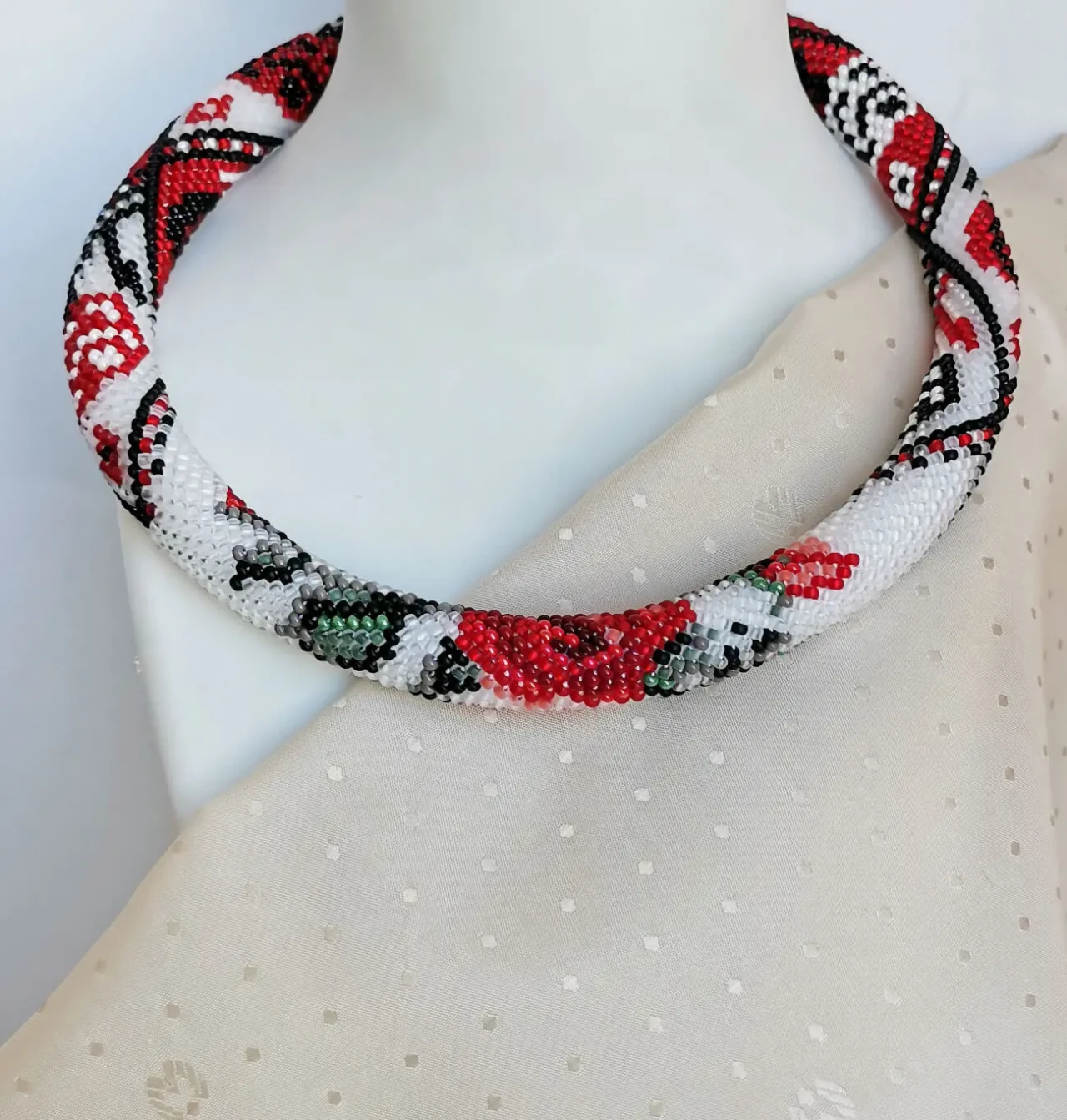 Прикраса із бісеру кольє-джгут Троянда фортуни 4