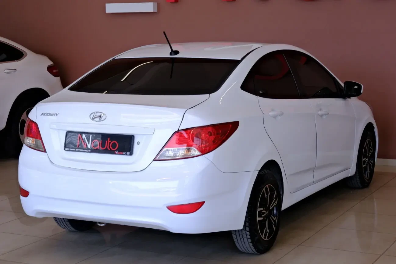 Hyundai Accent 5