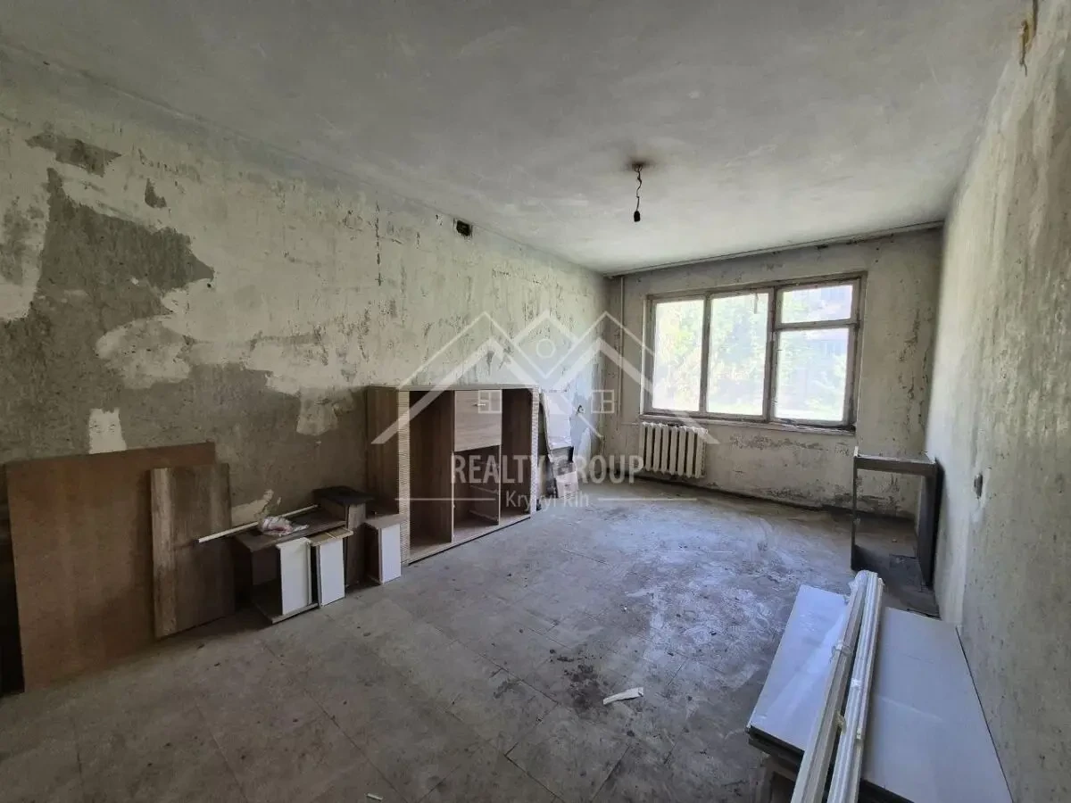 Продаж брежнівки 2к квартири по вул. Харитонова 4