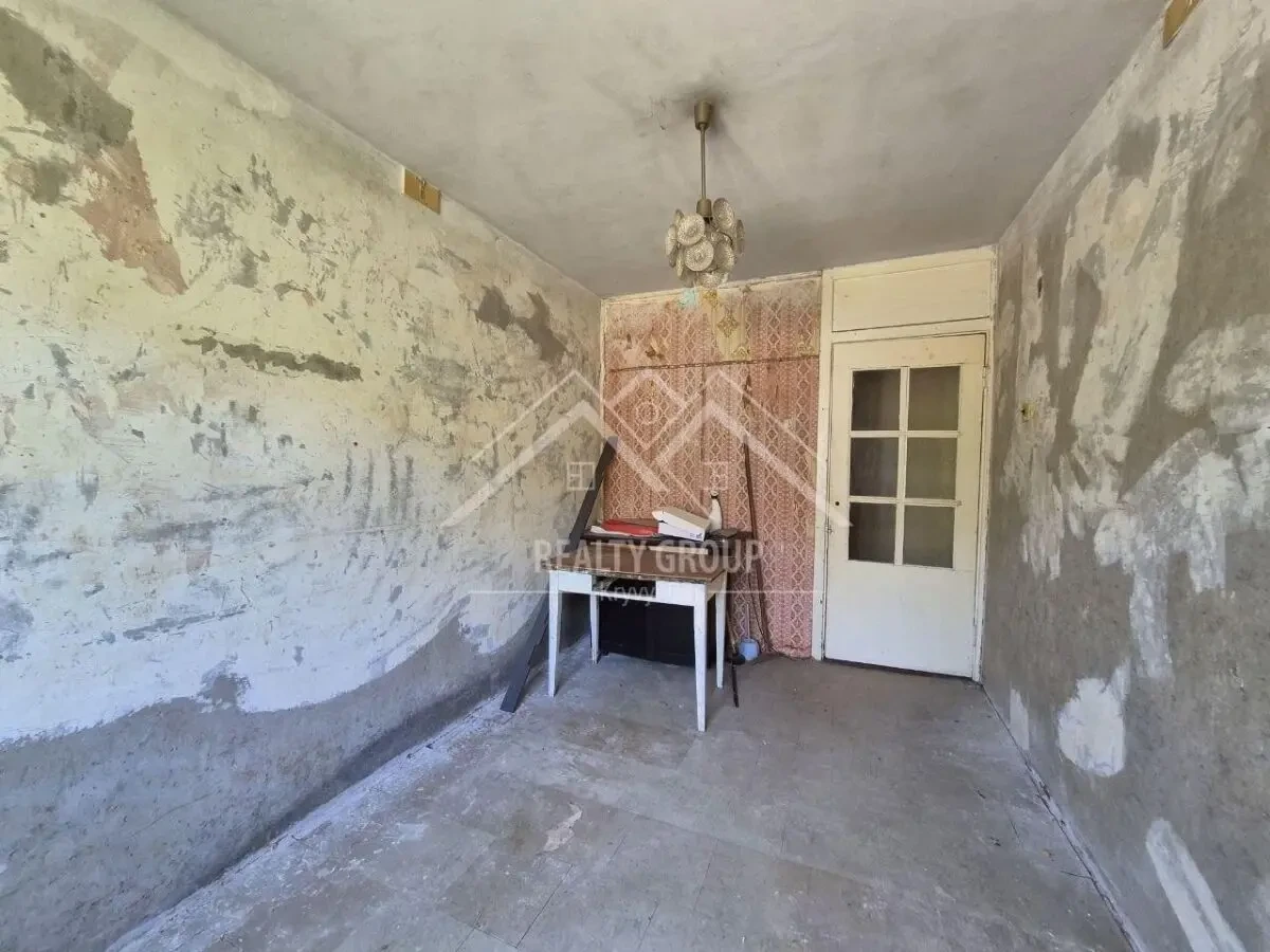 Продаж брежнівки 2к квартири по вул. Харитонова 3