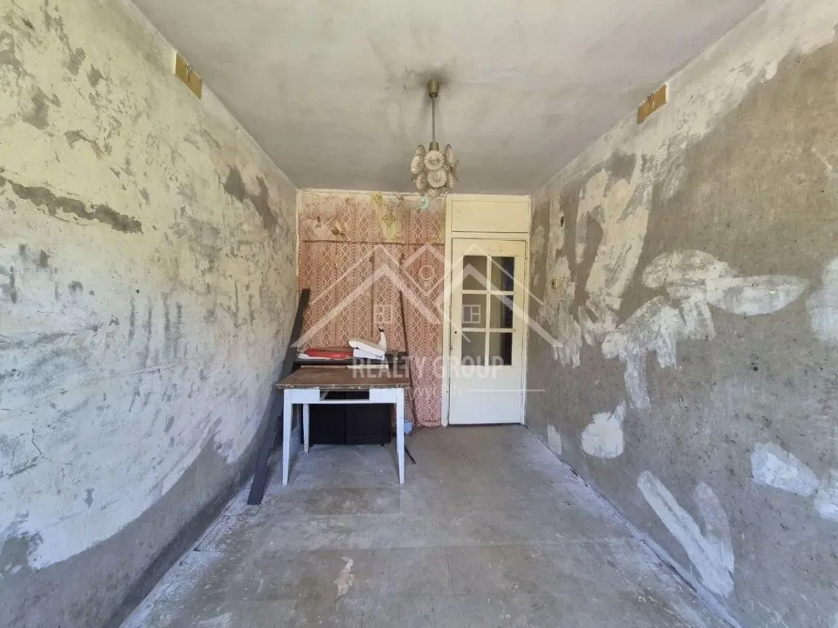 Продаж брежнівки 2к квартири по вул. Харитонова 2