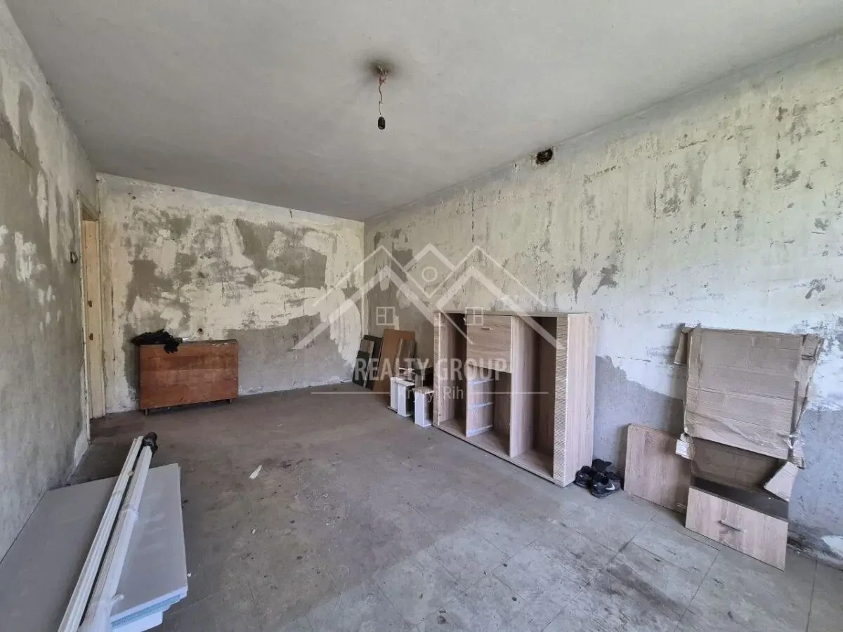 Продаж брежнівки 2к квартири по вул. Харитонова 6