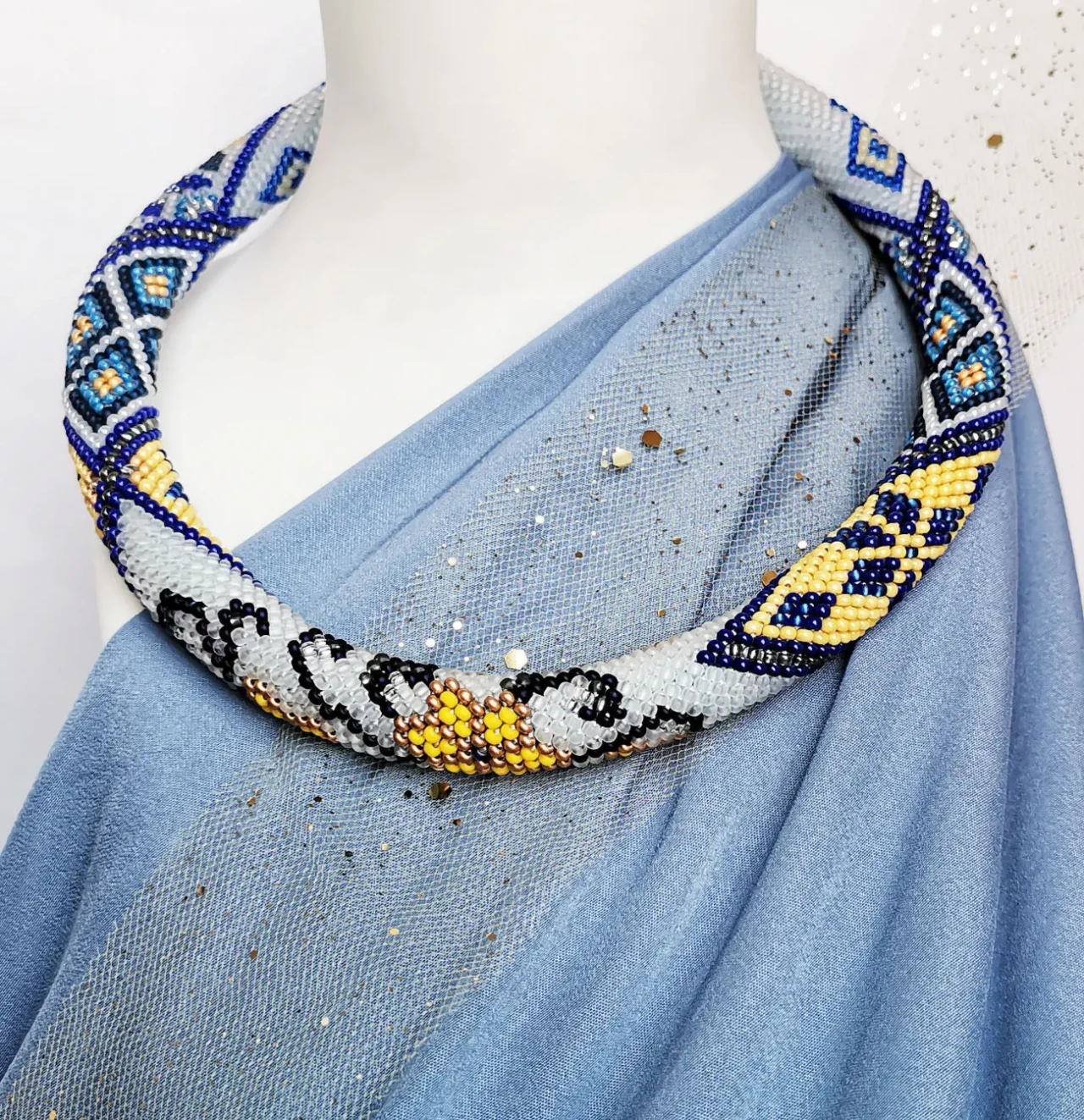 Прикраса із бісеру кольє-джгут Золота синь 4
