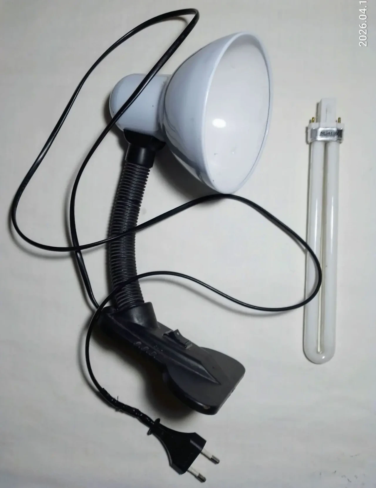 Лампа настольная е27 на запчасти, лампочка люминесцентная Pl 11, набор