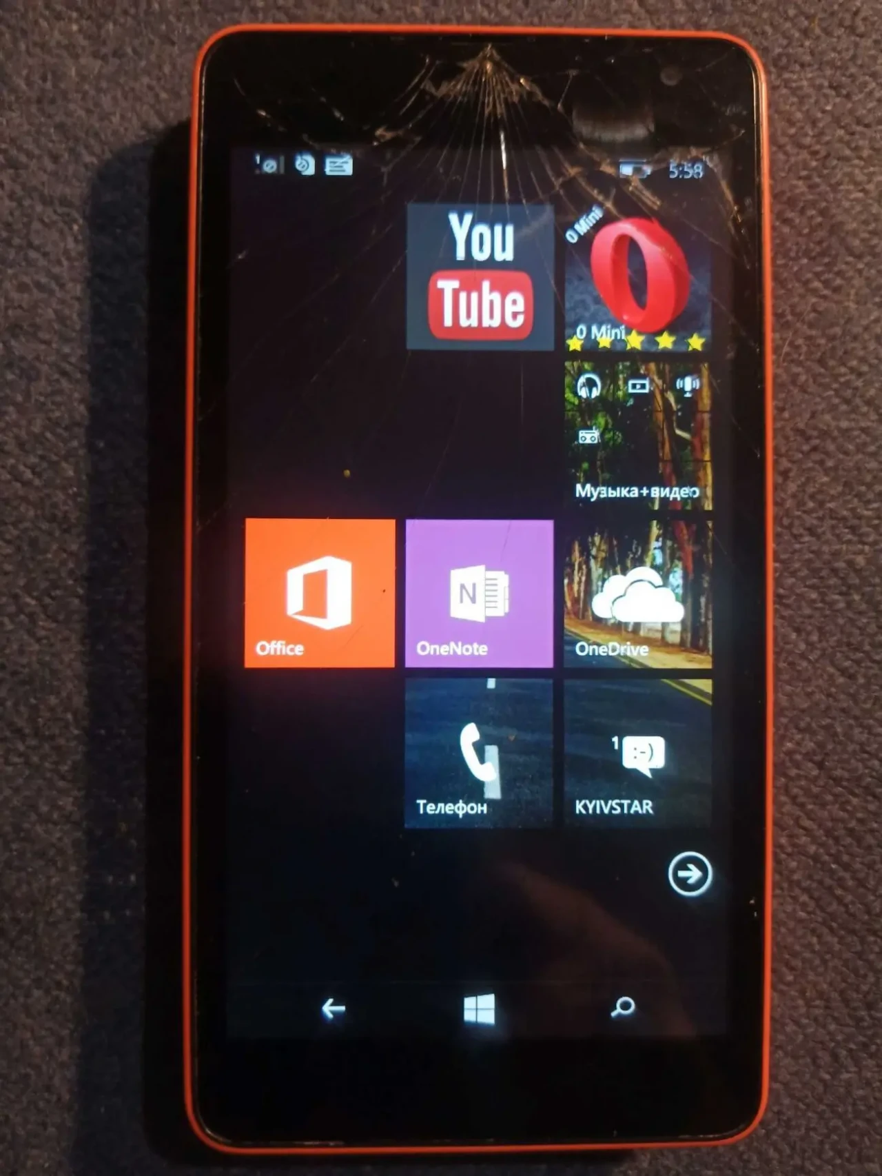 Смартфон RM-1090 