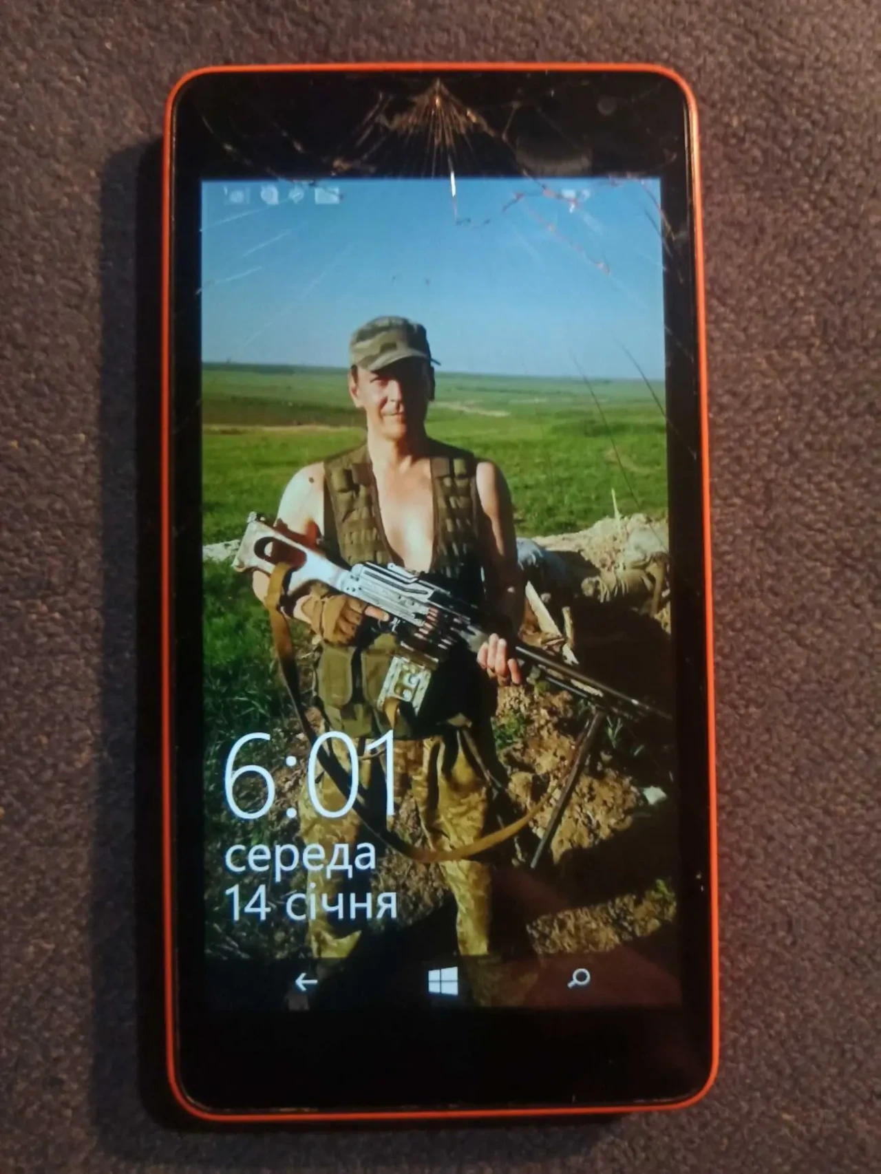 Смартфон RM-1090 