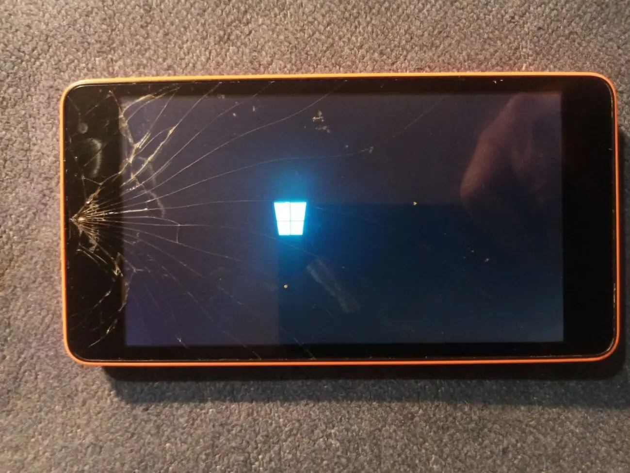 Смартфон RM-1090 