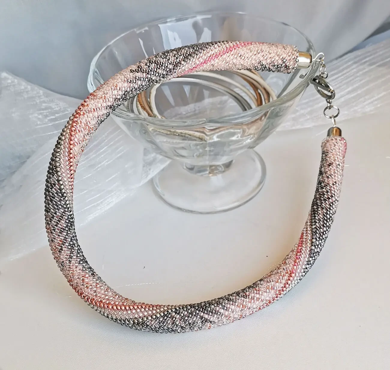 Прикраса із бісеру кольє-джгут Срібний світанок 9