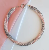 Прикраса із бісеру кольє-джгут Срібний світанок