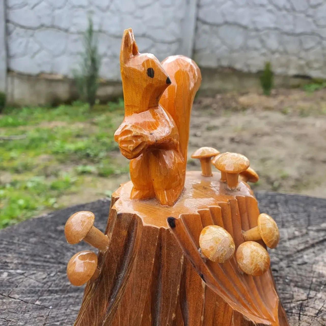 Фігурка дерев'яна на пеньку з грибами СССР 2
